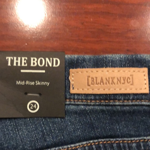 BlankNYC NWT 🎉host pickx3🎉Blank mid rise distressed fringe bottom skinny jeans - Picture 9 of 13